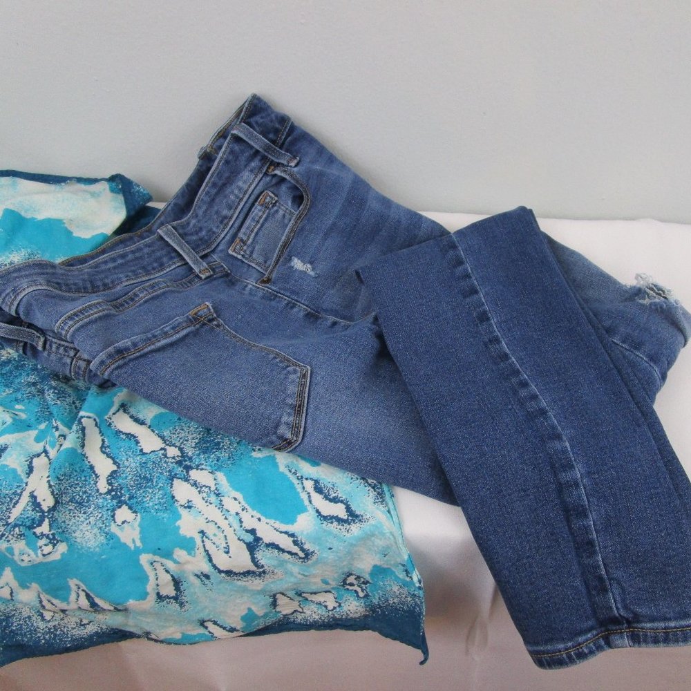 Mid-Rise Rockstar Super Skinny Distressed Jeans